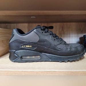 All black air max
